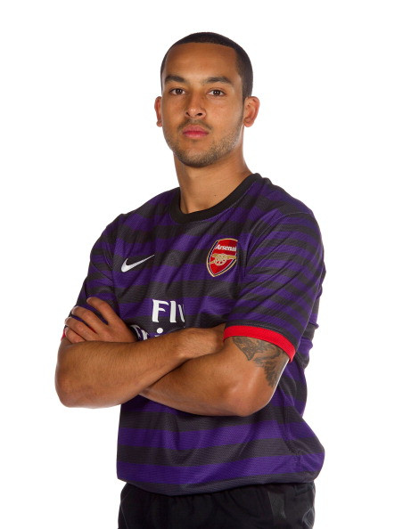 Arsène Wenger đã sẵn sàng mở các cuộc nói chuyện với Theo Walcott về tương lai của tiền vệ này ở Tour du đấu Châu Á sắp tới.