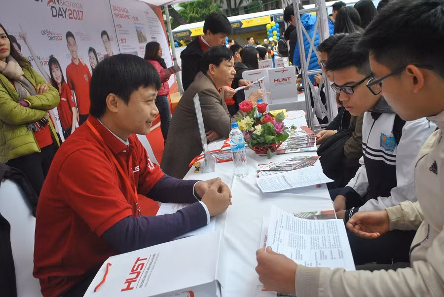 Năm 2018, nhiều ngành học cam kết đảm bảo đầu ra cho sinh viên nếu thí sinh đăng ký theo chuyên ngành đã được đặt hàng. (Ảnh minh họa: Thùy Linh) Năm 2018, nhiều ngành học cam kết đảm bảo đầu ra cho sinh viên nếu thí sinh đăng ký theo chuyên ngành đã được đặt hàng. (Ảnh minh họa: Thùy Linh)