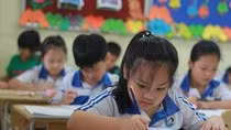 Khảo sát thực tế cho thấy, việc “nghiêm cấm thông báo tuyển sinh” khiến nhiều cha mẹ học sinh hoang mang. (Ảnh minh họa: Trần Vương)
