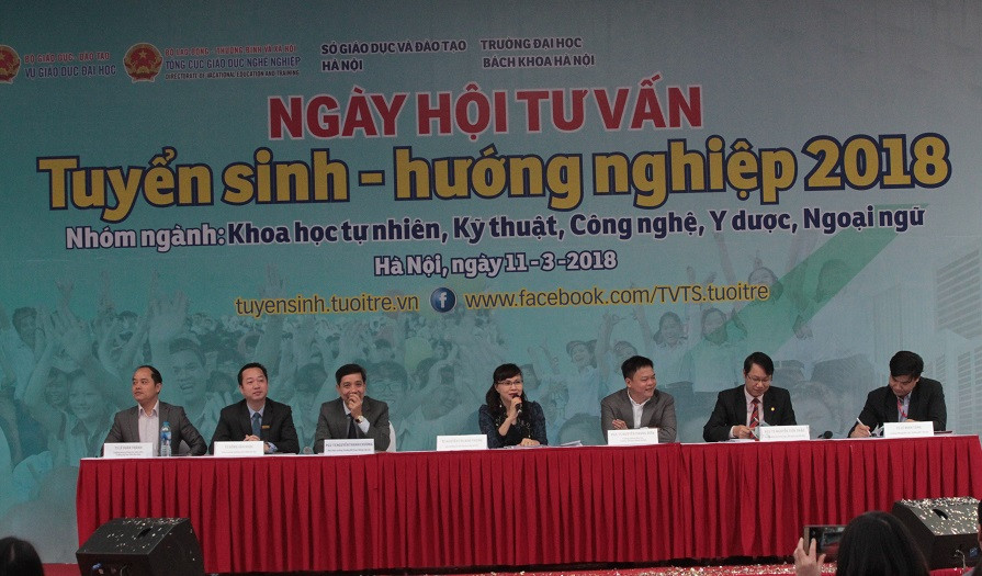 Ngày 11/3, tại Hà Nội, hoạt động tư vấn tuyển sinh – hướng nghiệp 2018 diễn ra cả ngày tại trường Đại học Bách khoa Hà Nội. (Ảnh: Thùy Linh)