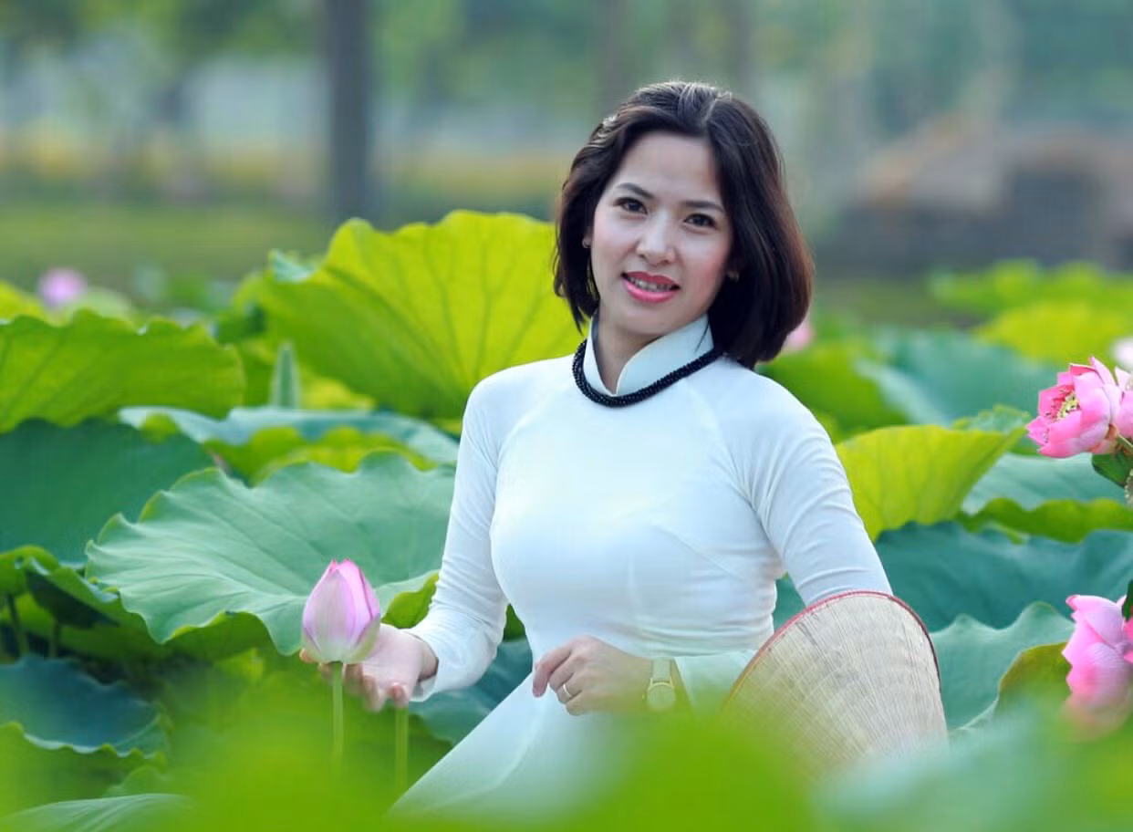 Cô Đỗ Thị Hậu: "Càng hẫng hụt hơn khi ngay buổi đầu tiên nhận chủ nhiệm lớp 6 T5 (chuyên Toán Anh) thì đã có một phụ huynh xin chuyển con mình sang lớp khác”. Ảnh: Nhân vật cung cấp. Cô Đỗ Thị Hậu: "Càng hẫng hụt hơn khi ngay buổi đầu tiên nhận chủ nhiệm lớp 6 T5 (chuyên Toán Anh) thì đã có một phụ huynh xin chuyển con mình sang lớp khác”. Ảnh: Nhân vật cung cấp.