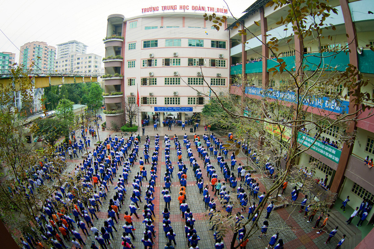 Giờ tập thể dục buổi sáng của học sinh Trường Trung học cơ sở Đoàn Thị Điểm trong ngày đi học bình thường. Ảnh: NT.