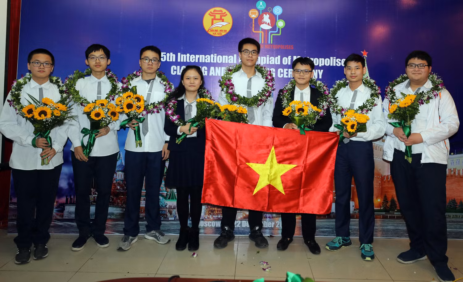 8 em học sinh Trường Trung học phổ thông chuyên Hà Nội - Amsterdam đạt giải trong kì thi IOM 2020. Ảnh: Nhà trường cung cấp. 8 em học sinh Trường Trung học phổ thông chuyên Hà Nội - Amsterdam đạt giải trong kì thi IOM 2020. Ảnh: Nhà trường cung cấp.