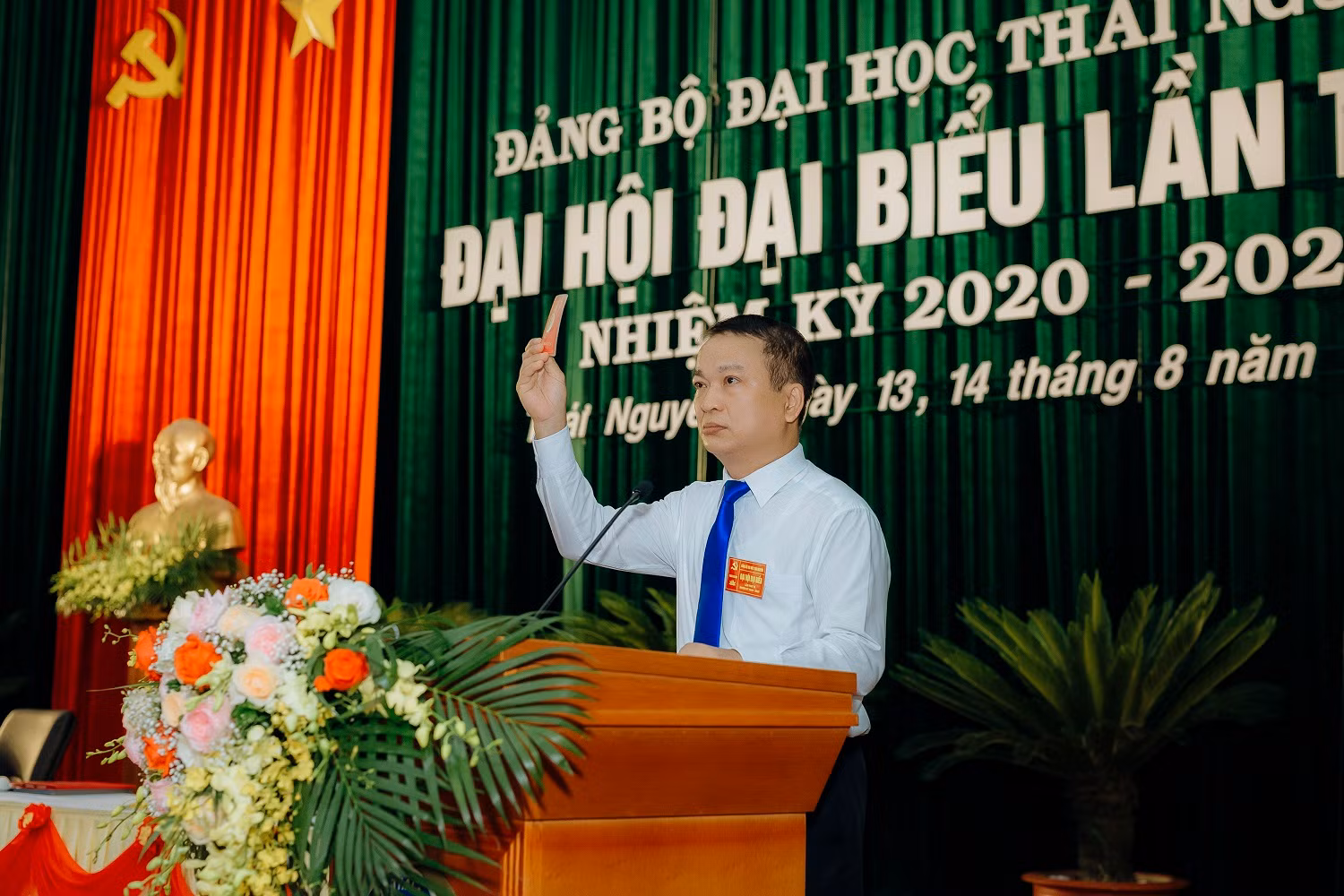 Giáo sư Phạm Hồng Quang tiếp tục được tín nhiệm bầu làm Bí thư Đảng uỷ Đại học Thái Nguyên. Ảnh: TL.