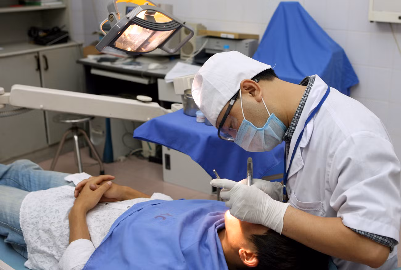 Hệ thống y tế Việt Nam có mạng lưới rộng khắp từ Trung ương đến xã, phường, trong đó riêng tuyến xã có hơn 11.400 nghìn trạm y tế bao gồm cả mạng lưới y tế thôn, bản. Ảnh minh họa: Tùng Dương.