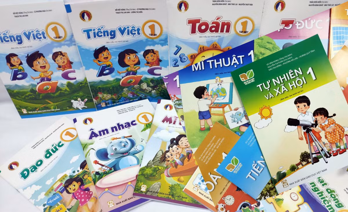 Dư luận xã hội cho rằng nguyên nhân chính của việc giá sách giáo khoa mới tăng cao như hiện nay phần lớn là do Bộ Giáo dục chưa thực hiện đúng với tinh thần Nghị quyết 88 của Quốc hội. Ảnh: Tùng Dương.