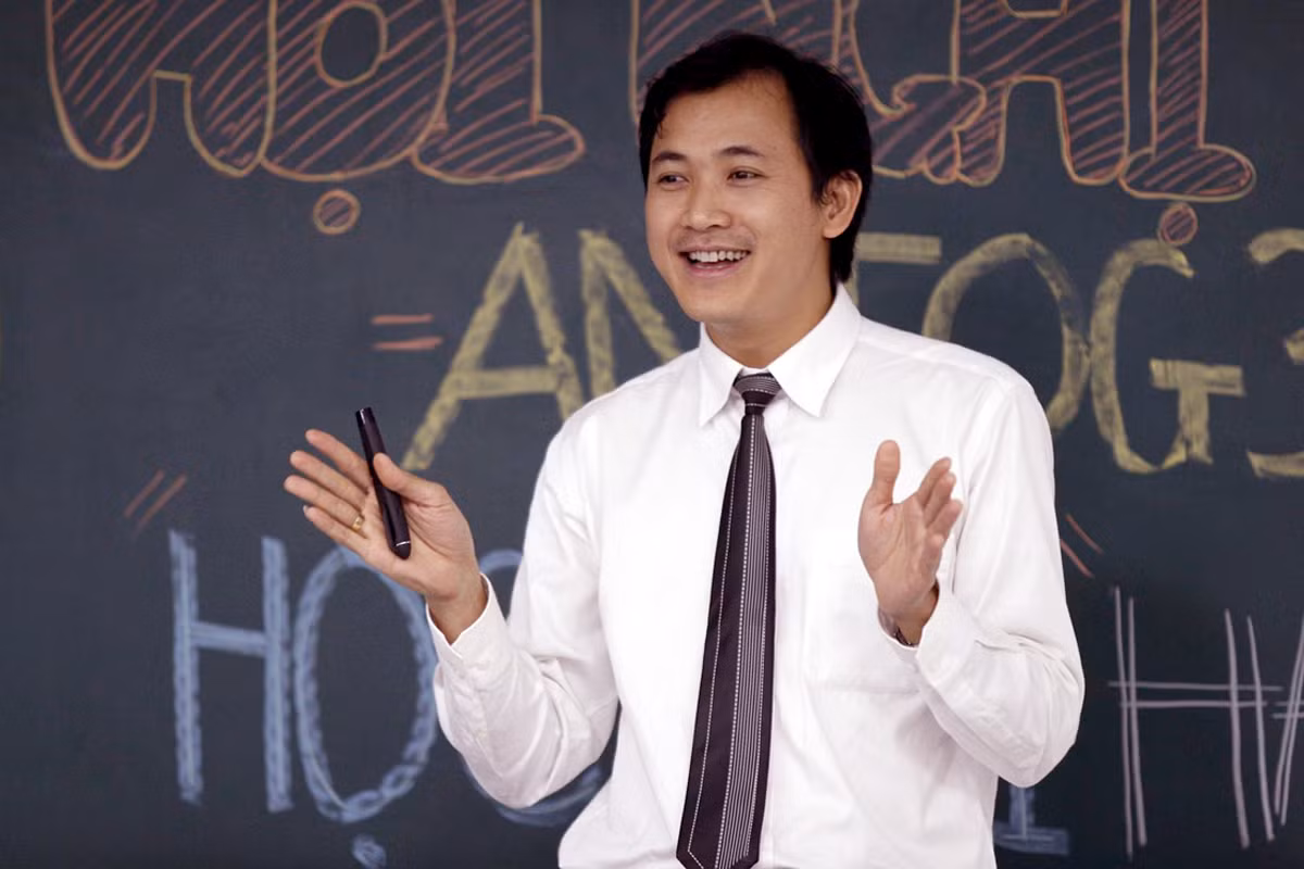 Thầy giáo Đỗ Văn Bảo "Trước ngày thi, các em nên tránh nhồi nhét kiến thức mà nên làm cho đầu óc được thoải mái hơn bằng cách luyện tập thể thao nhẹ nhàng. Những giấc ngủ ngon sẽ giúp các em tỉnh táo và sẵn sàng đón nhận thử thách của kỳ thi". Ảnh: Tùng Dương. Thầy giáo Đỗ Văn Bảo "Trước ngày thi, các em nên tránh nhồi nhét kiến thức mà nên làm cho đầu óc được thoải mái hơn bằng cách luyện tập thể thao nhẹ nhàng. Những giấc ngủ ngon sẽ giúp các em tỉnh táo và sẵn sàng đón nhận thử thách của kỳ thi". Ảnh: Tùng Dương.