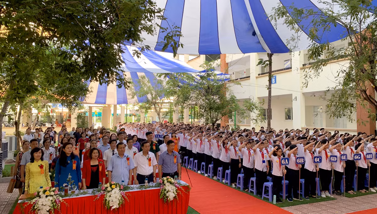 Định hướng giáo dục của trường Lê Ngọc Hân là giúp các em trở thành những người tốt, là những công dân hữu ích cho đất nước. Ảnh: Tùng Dương.