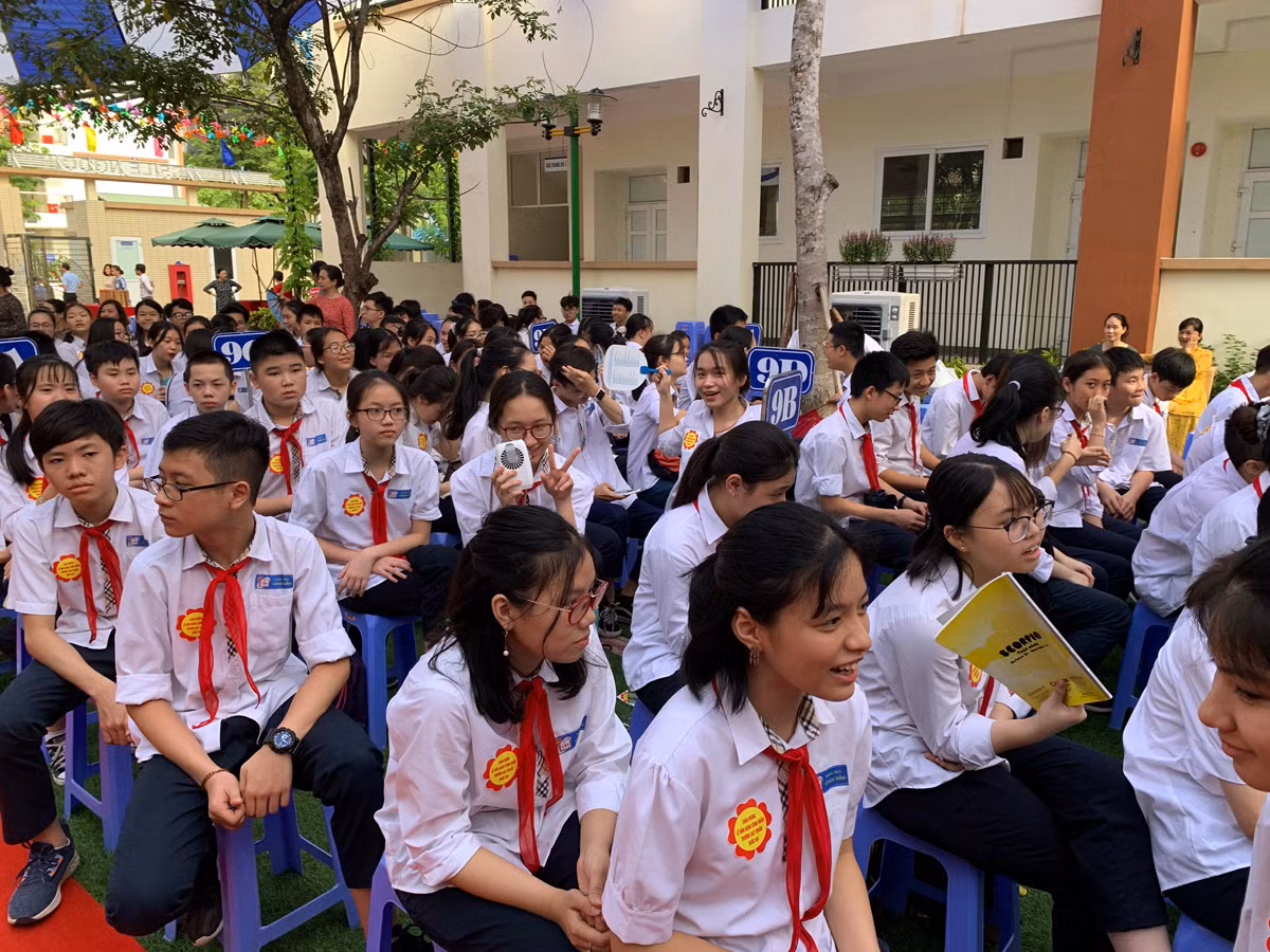 Mỗi học sinh sẽ là một viên gạch vàng góp phần dựng xây nên mái trường – gia đình Lê Ngọc Hân, để uy tín của nhà trường sẽ ngày càng bay xa, chinh phục những đỉnh cao mới. Ảnh: Tùng Dương.