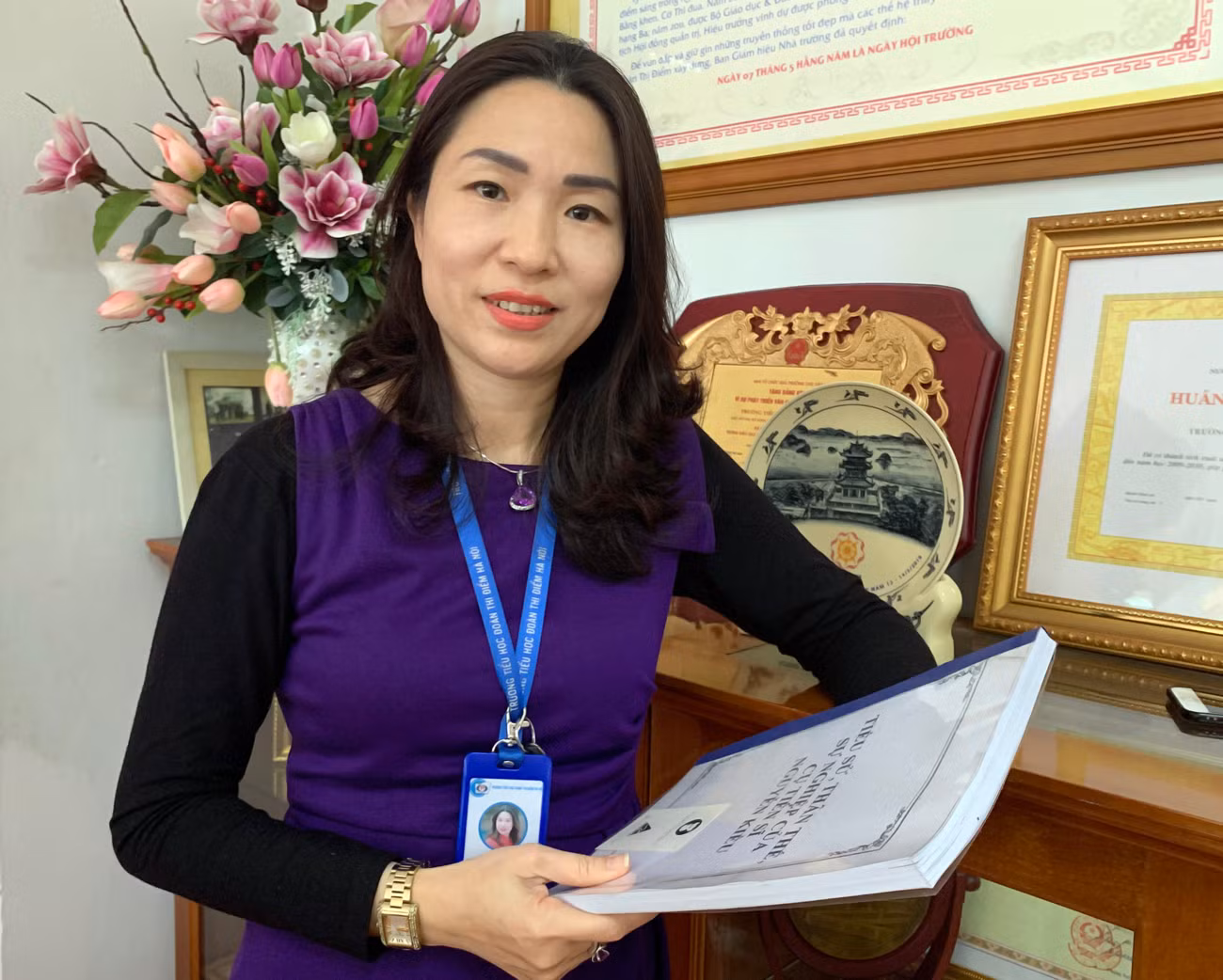 Cô Nhung nhấn mạnh: “Có thể nói giờ dạy Giáo viên sáng tạo đơn thuần là bồi dưỡng chuyên môn thường xuyên, đào tạo cho chính nghiệp vụ của mình. Ảnh: Tùng Dương. Cô Nhung nhấn mạnh: “Có thể nói giờ dạy Giáo viên sáng tạo đơn thuần là bồi dưỡng chuyên môn thường xuyên, đào tạo cho chính nghiệp vụ của mình. Ảnh: Tùng Dương.
