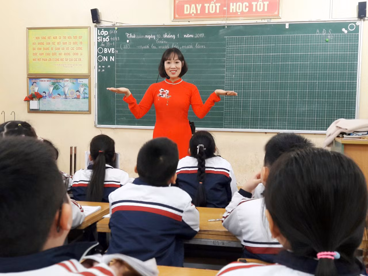 Học sinh rất chăm chú, say mê học tập trong mỗi tiết học của cô giáo Nguyễn Thị Hương (Ảnh: Nhân vật cung cấp) Học sinh rất chăm chú, say mê học tập trong mỗi tiết học của cô giáo Nguyễn Thị Hương (Ảnh: Nhân vật cung cấp)