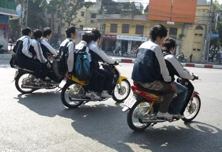 Hà Nội chấn chỉnh vi phạm trật tự giao thông tại trường học ảnh 1 Hà Nội chấn chỉnh vi phạm trật tự giao thông tại trường học ảnh 1