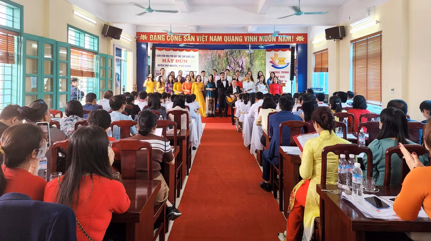 Nghệ thuật Hát Đúm được đưa vào Chủ đề 5 - Âm nhạc trong Tài liệu giáo dục địa phương lớp 7 (Ảnh: Phạm Linh) Nghệ thuật Hát Đúm được đưa vào Chủ đề 5 - Âm nhạc trong Tài liệu giáo dục địa phương lớp 7 (Ảnh: Phạm Linh)