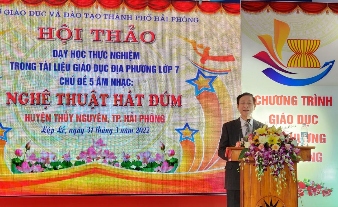 Phó giáo sư Phạm Trọng Toàn phát biểu tại hội thảo (Ảnh: Phạm Linh)