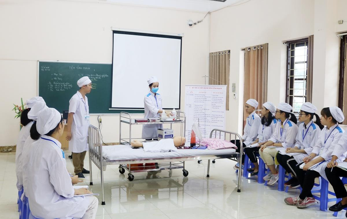 Nhà trường tăng chỉ tiêu nhằm phục vụ nhu cầu kiện toàn hệ thống y tế học đường của tỉnh Quảng Ninh (Ảnh: NTCC)