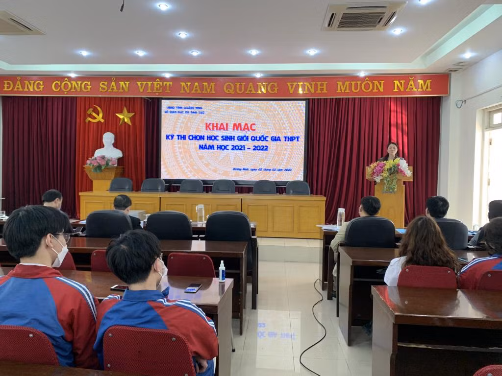 Lễ khai mạc Kỳ thi chọn học sinh giỏi quốc gia trung học phổ thông năm học 2021 - 2022 của tỉnh Quảng Ninh (Ảnh: CTV) Lễ khai mạc Kỳ thi chọn học sinh giỏi quốc gia trung học phổ thông năm học 2021 - 2022 của tỉnh Quảng Ninh (Ảnh: CTV)