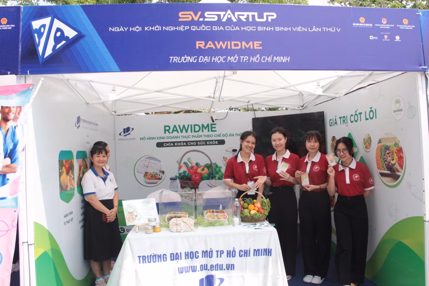 Sản phẩm chiết xuất từ thiên nhiên của nhóm sinh viên Trường Đại học Mở thành phố Hồ Chí Minh.