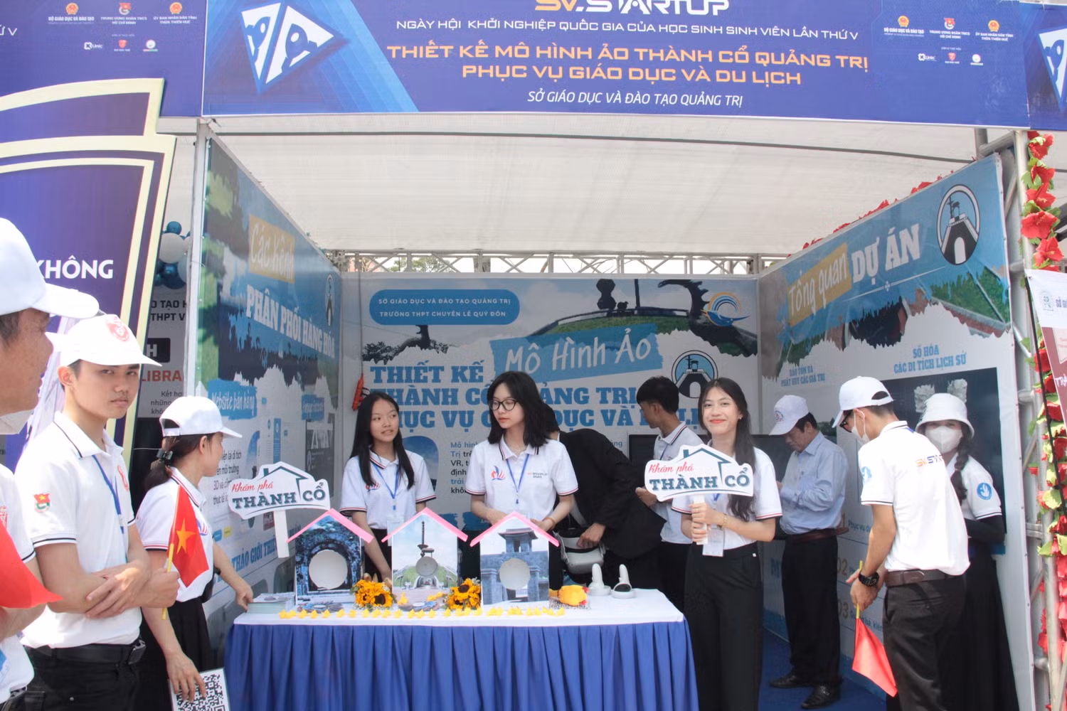 Sở Giáo dục và Đào tạo Quảng Trị cũng mang đến ngày hội thiết kế mô hình ảo thành cổ Quảng Trị để phục vụ cho việc dạy học cho học sinh.