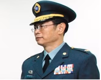 Thiếu tướng Lo Hsieh che, cựu trưởng Phòng Thông tin điện tử và Viễn thông của Cơ quan Quốc phòng Đài Loan, đã bị kết án tù chung thân ngày 25/7/2011 vì tội làm gián điệp và nhận hối lộ của Trung Quốc. Thiếu tướng Lo Hsieh che, cựu trưởng Phòng Thông tin điện tử và Viễn thông của Cơ quan Quốc phòng Đài Loan, đã bị kết án tù chung thân ngày 25/7/2011 vì tội làm gián điệp và nhận hối lộ của Trung Quốc.