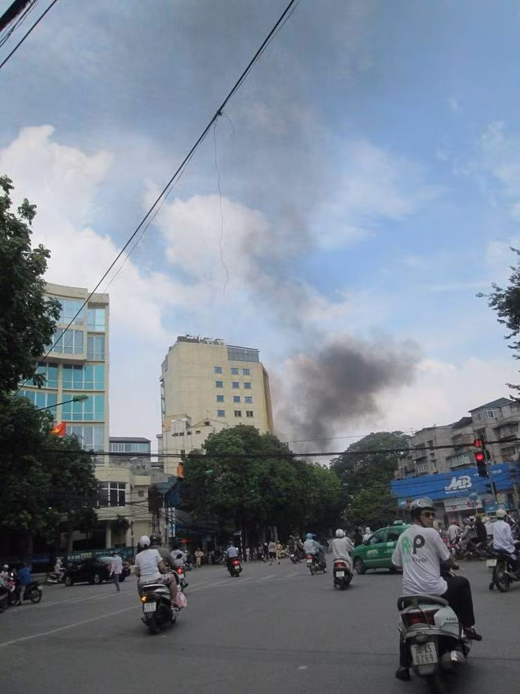 Khói bốc cao Khói bốc cao