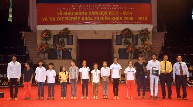 Trao thưởng cho các học sinh có thành tích xuất sắc