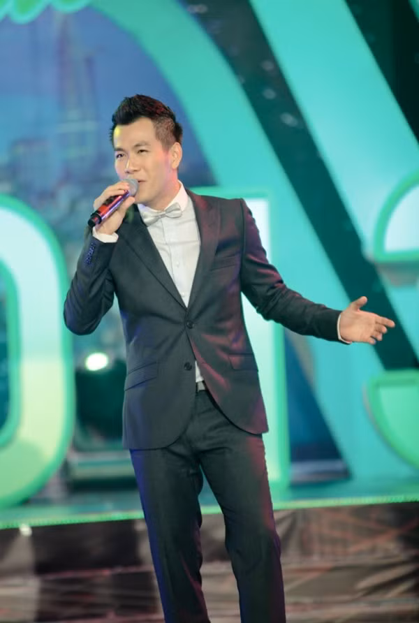 Hồ Trung Dũng lịch lãm trong "Lời tỏ tình mùa xuân"
