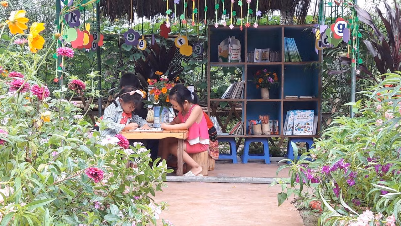 Dù còn khó khăn nhưng học sinh mầm non ở Nậm Kè được chăm sóc rất đầy đủ. Ảnh: NVCC