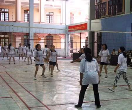 Thi đấu bóng chuyền hơi ở cơ quan Bộ Tư lệnh Binh chủng TTG