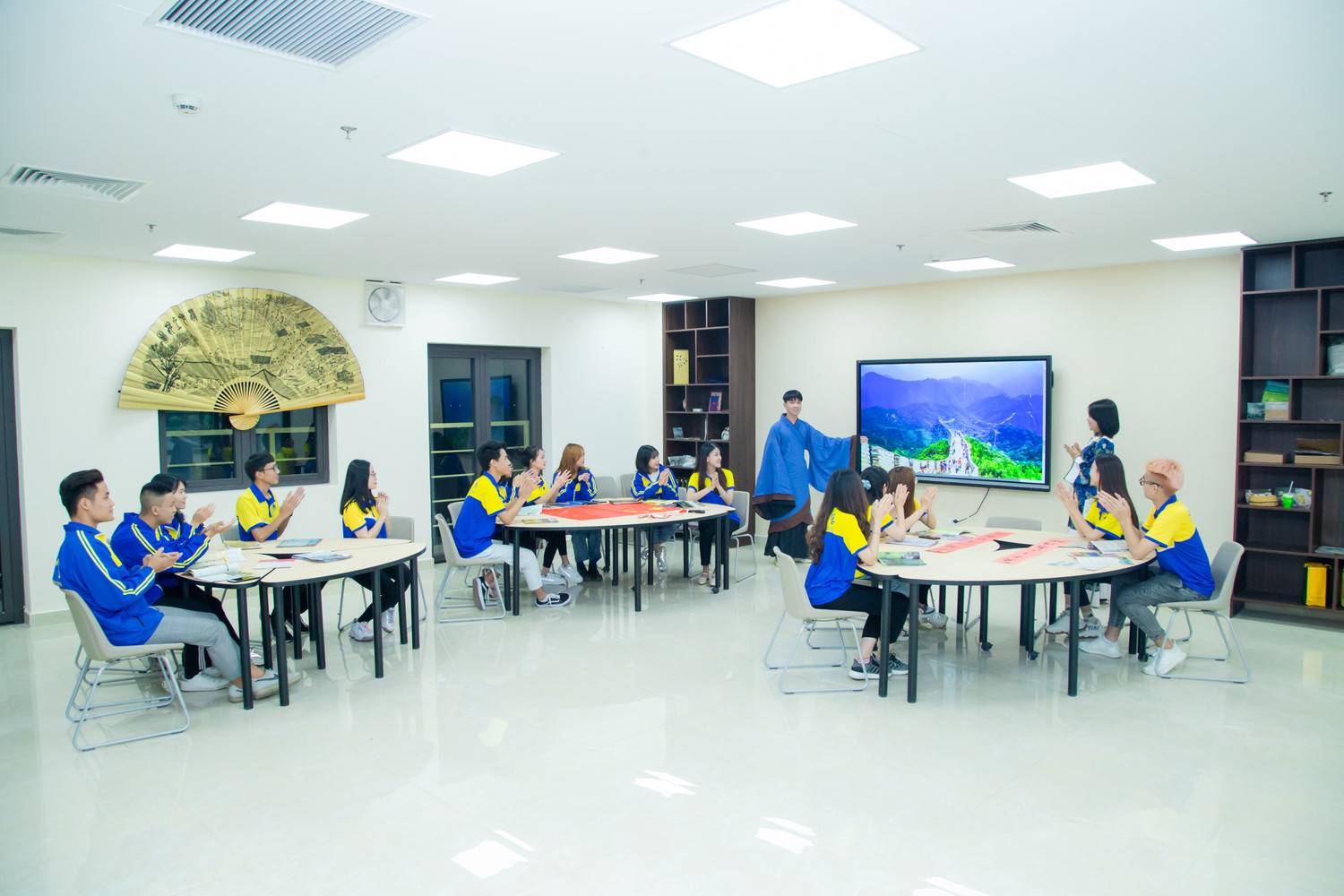 Trường Đại học Hạ Long mở thêm mã ngành, tuyển sinh đào tạo thạc sĩ nhằm hướng tới mục tiêu đào tạo nguồn nhân lực chất lượng cao (Ảnh: Phạm Linh) Trường Đại học Hạ Long mở thêm mã ngành, tuyển sinh đào tạo thạc sĩ nhằm hướng tới mục tiêu đào tạo nguồn nhân lực chất lượng cao (Ảnh: Phạm Linh)