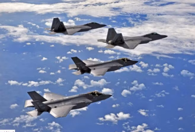 Quân đội Mỹ bắt đầu nghiên cứu để máy bay chiến đấu F-22 và F-35 hiệp đồng tác chiến Quân đội Mỹ bắt đầu nghiên cứu để máy bay chiến đấu F-22 và F-35 hiệp đồng tác chiến