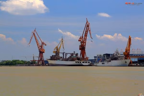 Tàu tiếp tế tổng hợp Type 903 (nguồn Thời báo Hoàn Cầu, TQ)