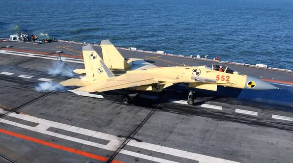 Máy bay chiến đấu J-15 Trung Quốc (ảnh minh họa) Máy bay chiến đấu J-15 Trung Quốc (ảnh minh họa)