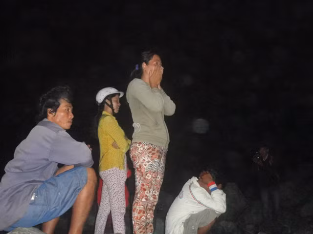 ...nhưng hi vọng mong manh con mình còn sống