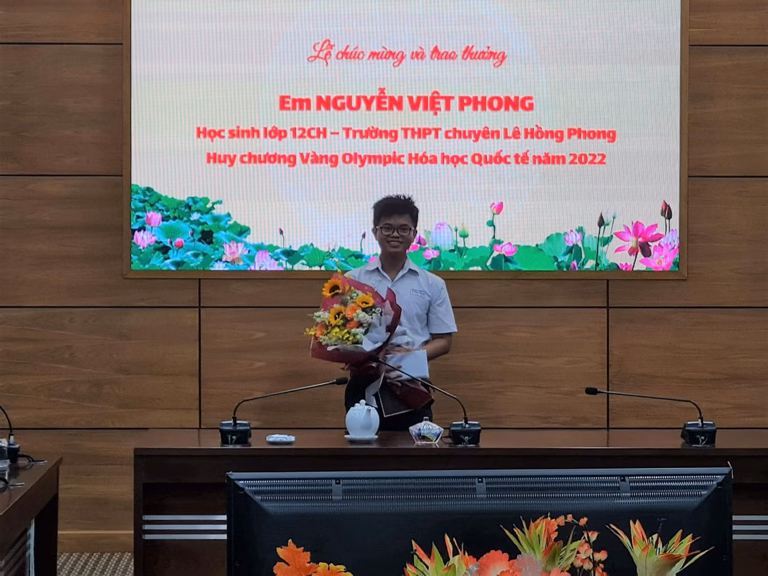 Nguyễn Việt Phong, Huy chương Vàng Olympic Hóa học quốc tế năm 2022 (ảnh: P.L) Nguyễn Việt Phong, Huy chương Vàng Olympic Hóa học quốc tế năm 2022 (ảnh: P.L)