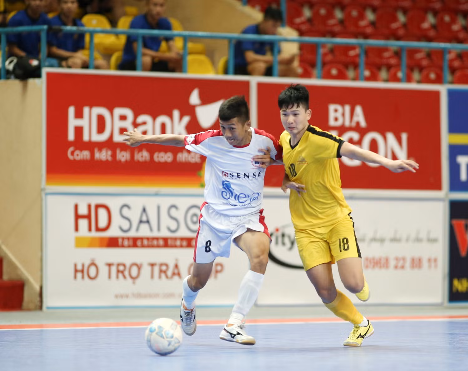 Giải Vô địch quốc gia HDBank Futsal 2017 do HDBank tài trợ (hình ảnh trận đấu giữa Cao Bằng - Tân Hiệp Hưng).