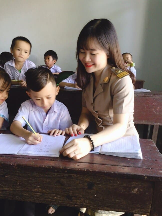 Cô giáo Ly Ly đã để lại hình ảnh đẹp của những nhà giáo Việt Nam trên đất nước bạn Lào. Ảnh: NVCC Cô giáo Ly Ly đã để lại hình ảnh đẹp của những nhà giáo Việt Nam trên đất nước bạn Lào. Ảnh: NVCC