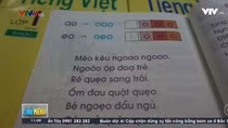 Ảnh chụp màn hình phóng sự của VTV về những băn khoăn của cha mẹ học sinh đồng bằng sông Cửu Long về sách Tiếng Việt 1 Công nghệ giáo dục, vì chính họ cũng không hiểu nổi, làm sao hướng dẫn được con em mình?