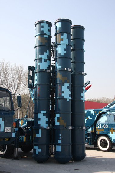 Tên lửa phòng không tầm xa HQ-9 của Trung Quốc. Tên lửa phòng không tầm xa HQ-9 của Trung Quốc.