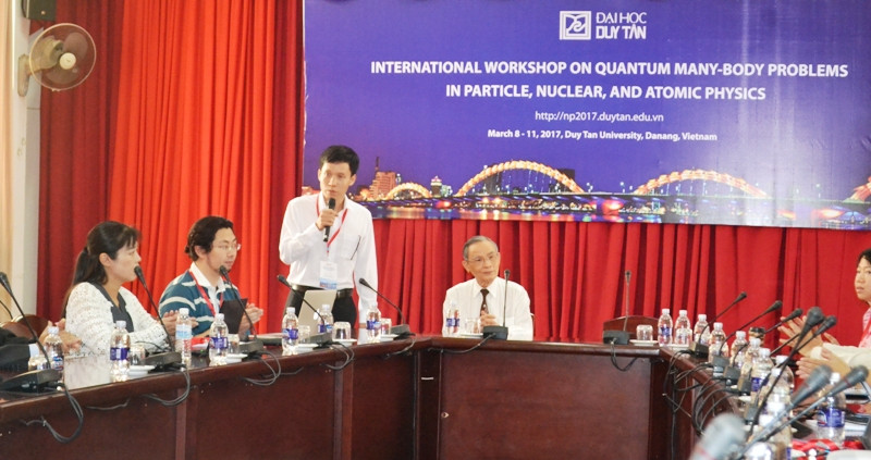 Phó GS.TS Nguyễn Quang Hưng (Viện nghiên cứu và phát triển công nghệ cao – Đại học Duy Tân) điều hành hội nghị vật lý hạt nhân 2017. Ảnh: TT Phó GS.TS Nguyễn Quang Hưng (Viện nghiên cứu và phát triển công nghệ cao – Đại học Duy Tân) điều hành hội nghị vật lý hạt nhân 2017. Ảnh: TT