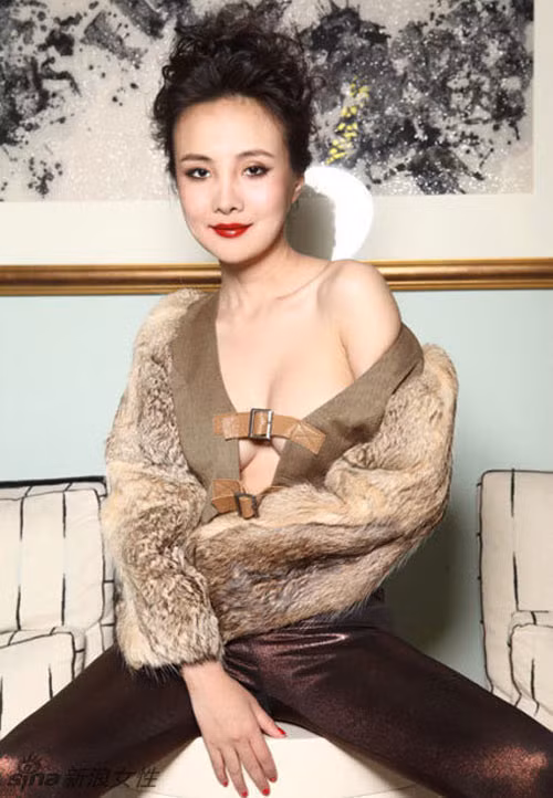 Nhưng kiều nữ này vẫn phớt lờ mọi lời chê bai của dư luận và giữ hình ảnh nóng bỏng của mình. (Theo: ngoisao) Xem thêm: Sao Hàn xấu/ Sao Hoa ngữ / Sao Việt xấu/ Sao Hollywood xấu