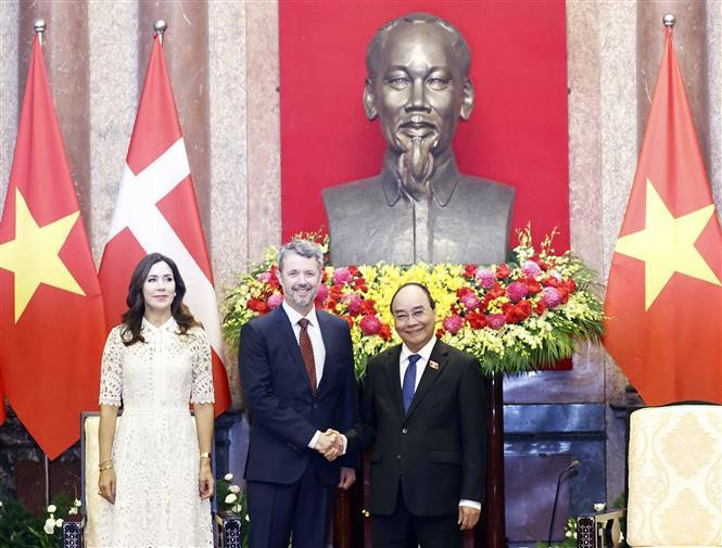 Chủ tịch nước Nguyễn Xuân Phúc tiếp Thái tử kế vị Đan Mạch Frederik và Công nương Phu nhân Mary Elizabeth. Ảnh: Thống Nhất/TTXVN Chủ tịch nước Nguyễn Xuân Phúc tiếp Thái tử kế vị Đan Mạch Frederik và Công nương Phu nhân Mary Elizabeth. Ảnh: Thống Nhất/TTXVN