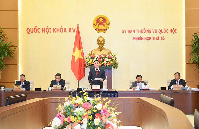Chủ tịch Quốc hội Vương Đình Huệ phát biểu khai mạc phiên họp thứ 16 của Uỷ ban Thường vụ Quốc hội. Ảnh: Cổng thông tin điện tử Quốc hội
