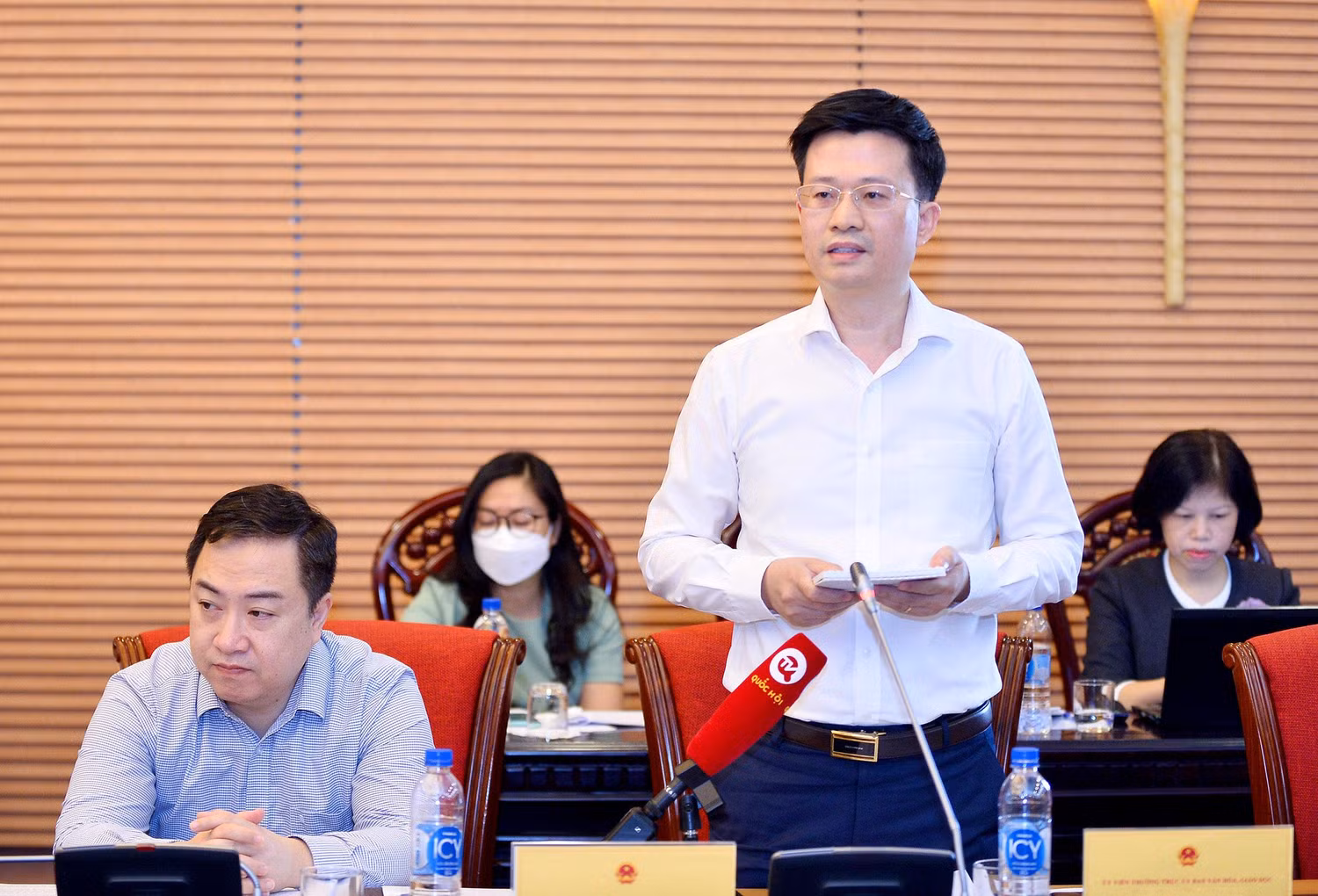 Các thành viên Thường trực Ủy ban Văn hóa, Giáo dục phát biểu. Ảnh: Cổng thông tin điện tử Quốc hội Các thành viên Thường trực Ủy ban Văn hóa, Giáo dục phát biểu. Ảnh: Cổng thông tin điện tử Quốc hội