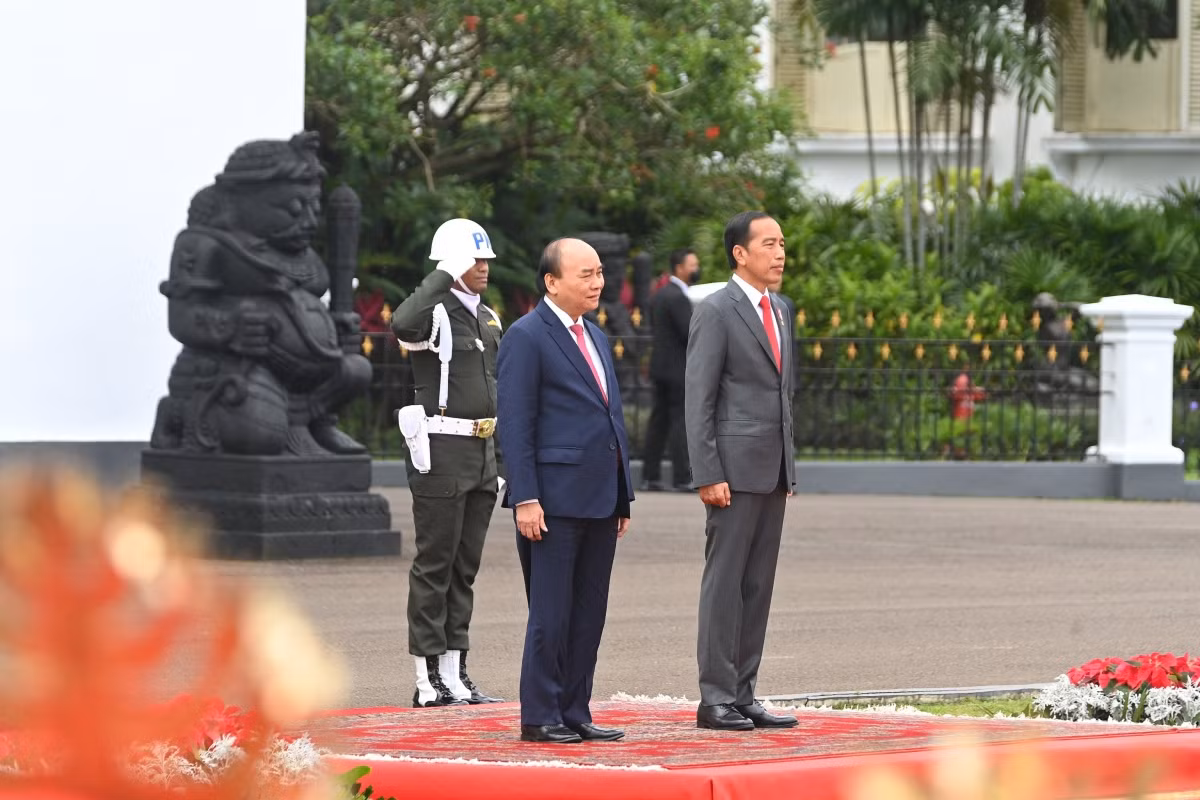 Tổng thống Joko Widodo chủ trì lễ đón cấp Nhà nước Chủ tịch nước Nguyễn Xuân Phúc. Ảnh: vov.vn