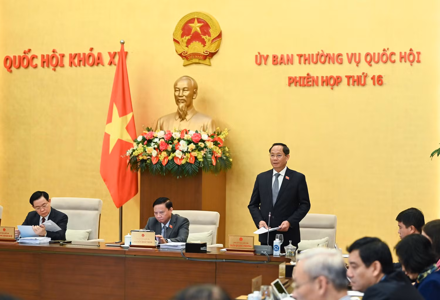 Phó Chủ tịch Quốc hội Trần Quang Phương phát biểu điều hành nội dung thảo luận. Ảnh: Cổng thông tin điện tử Quốc hội