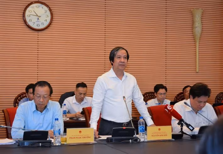 Bộ trưởng Giáo dục và Đào tạo Nguyễn Kim Sơn phát biểu tại cuộc làm việc. Ảnh: Cổng thông tin điện tử Bộ Giáo dục và Đào tạo Bộ trưởng Giáo dục và Đào tạo Nguyễn Kim Sơn phát biểu tại cuộc làm việc. Ảnh: Cổng thông tin điện tử Bộ Giáo dục và Đào tạo