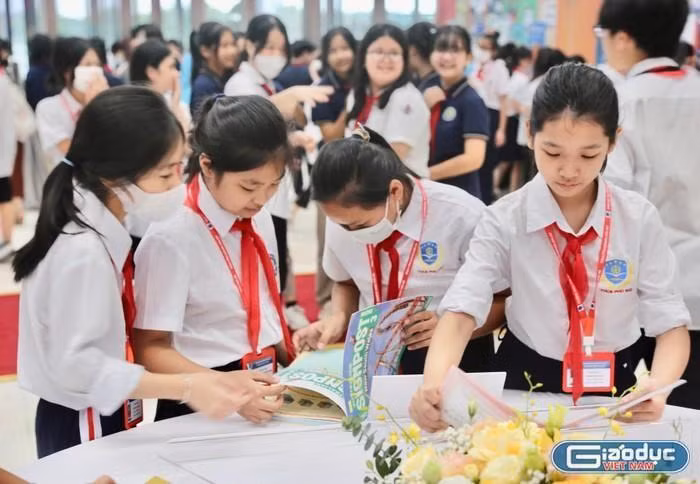 Nhìn chung, việc thực hiện các nguyên tắc tiếp cận, chất lượng và hiệu quả của chính sách sách giáo khoa trong thị trường sách giáo khoa là một bài toán nhiều thách thức. Ảnh minh họa: Ngọc Ánh