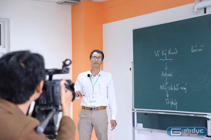 Năm học 2019-2020 khép lại với thành công kép của ngành Giáo dục và Đào tạo trong thực hiện mục tiêu đảm bảo an toàn sức khoẻ của học sinh, giáo viên; đồng thời hoàn thành kế hoạch năm học. (ảnh: Tấn Tài)