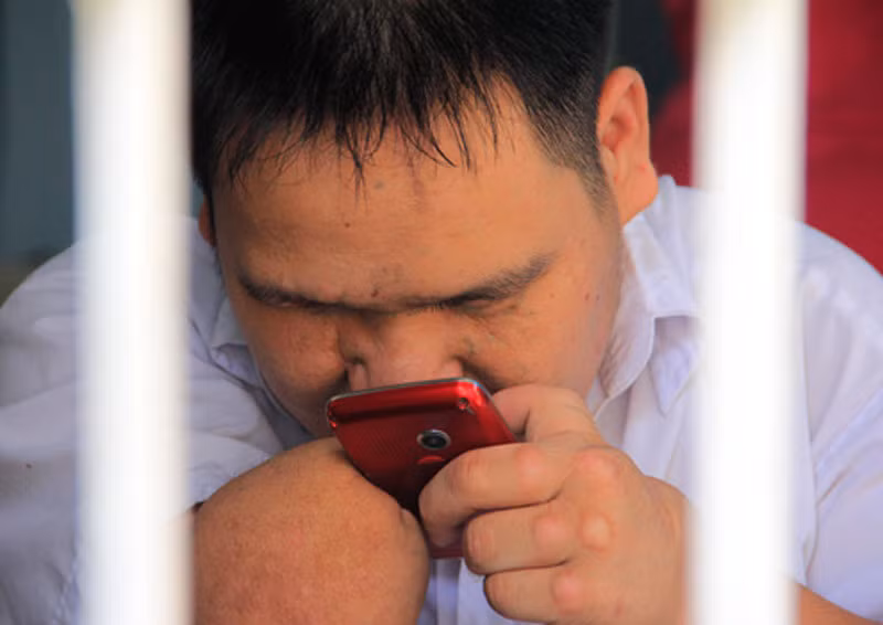 Lai gặp rất nhiều khó khăn trong sinh hoạt thường ngày.