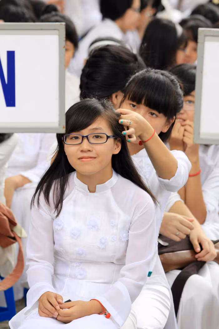 Chùm ảnh: Giới trẻ Hà Thành chào Quốc khánh bằng đàn ghita >>Nữ sinh đẹp rạng ngời ngày khai trường Rơi nước mắt, học sinh quỳ đất trong lễ khai giảng Phát sốt vì cô giáo 9X xinh đẹp của trường Chuyên Hà Nội - Amsterdam Chùm ảnh: Giới trẻ Hà Thành chào Quốc khánh bằng đàn ghita >>Nữ sinh đẹp rạng ngời ngày khai trường Rơi nước mắt, học sinh quỳ đất trong lễ khai giảng Phát sốt vì cô giáo 9X xinh đẹp của trường Chuyên Hà Nội - Amsterdam